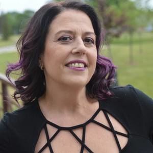 Meet your Posher, Crystal
